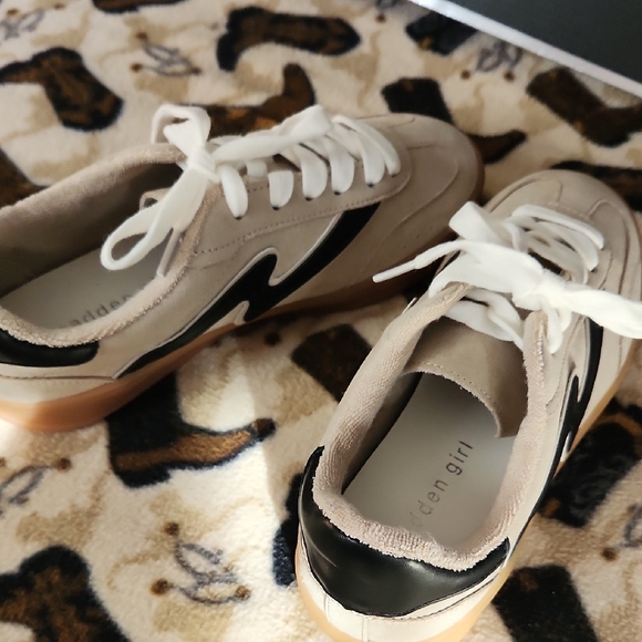 Madden Girl Cream and Black Sneakers - Picture 3 of 4